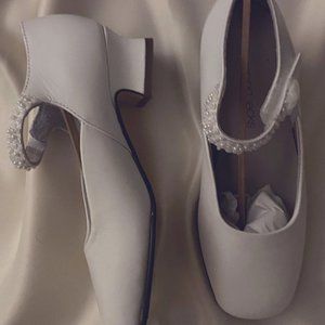 Jumping Jacks White Leather Girl Dress Shoes, 13M, Brand New, Beaded Strap